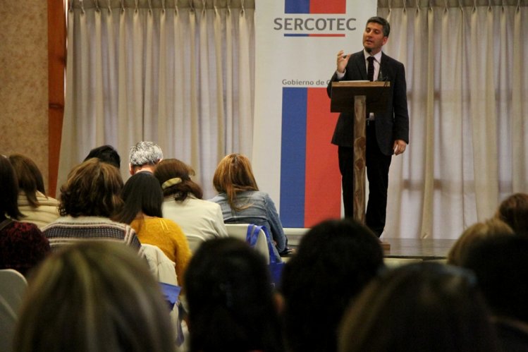 SEMINARIO DE EMPRENDIMIENTO FEMENINO CONGREGÓ A MÁS DE 200 MUJERES EN LA SERENA