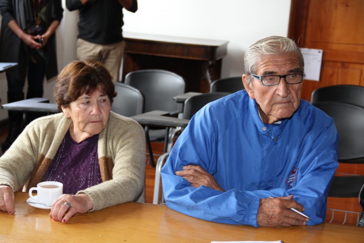 ADULTOS MAYORES ENTREGAN FIRMAN PARA LOGRAR REBAJA EN LAS TARIFAS DEL TRANSPORTE PÚBLICO