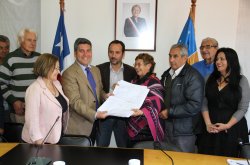 ADULTOS MAYORES ENTREGAN FIRMAN PARA LOGRAR REBAJA EN LAS TARIFAS DEL TRANSPORTE PÚBLICO