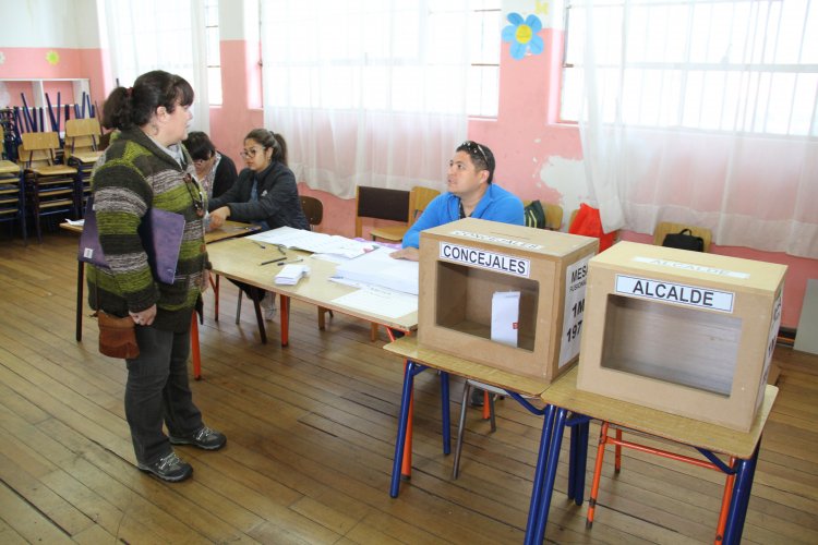 CON UNA RÁPIDA CONSTITUCIÓN DE MESAS PARTIERON ELECCIONES MUNICIPALES 2016 EN LA REGIÓN DE COQUIMBO