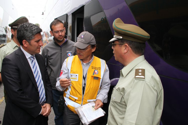 AUMENTAN CONTROLES POLICIALES POR LLEGADA DE 60 MIL VEHÍCULOS