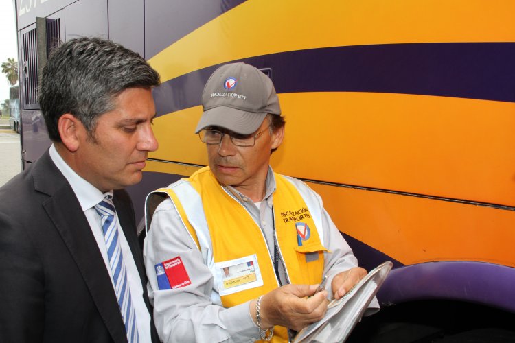 AUMENTAN CONTROLES POLICIALES POR LLEGADA DE 60 MIL VEHÍCULOS