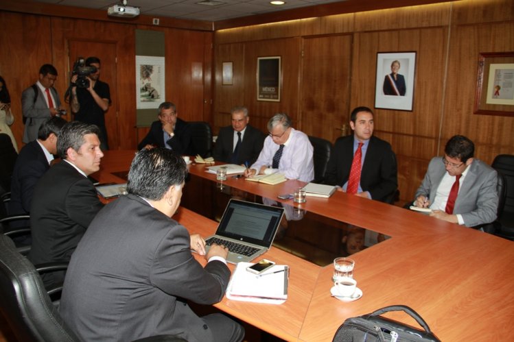 INTENDENTE IBÁÑEZ PRESENTÓ PROGRAMA DE DESARROLLO CAPRINO A MINISTRO DE AGRICULTURA