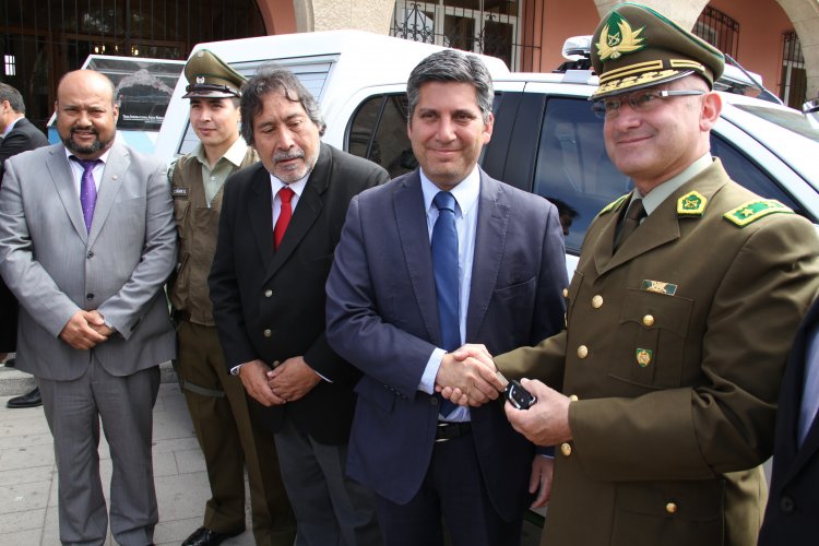 GOBIERNO REGIONAL HACE ENTREGA DE TRES NUEVOS VEHÍCULOS PARA REFORZAR LA LABOR DE CARABINEROS