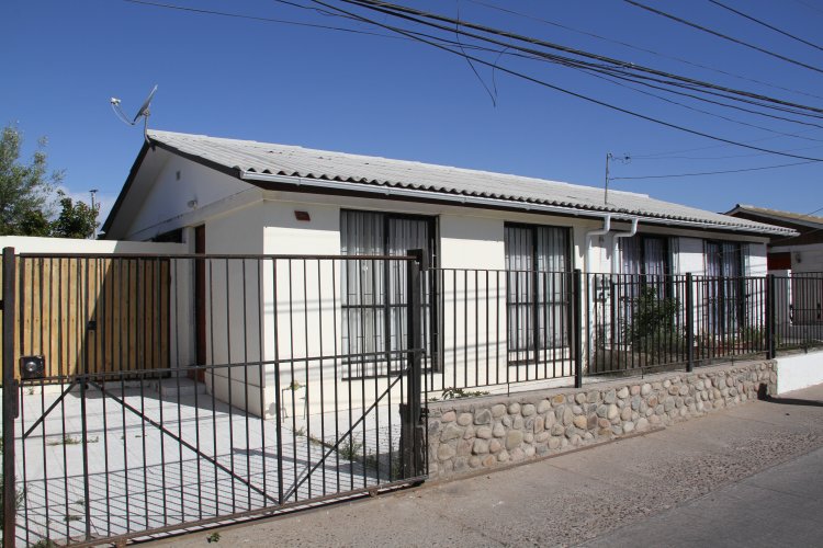 GOBIERNO REFUERZA SU COMPROMISO POR MEJORAR LA CALIDAD DE LA VIVIENDA EN VISITA A BENEFICIADOS CON SUBSIDIO PARA “CASAS POLILLA”