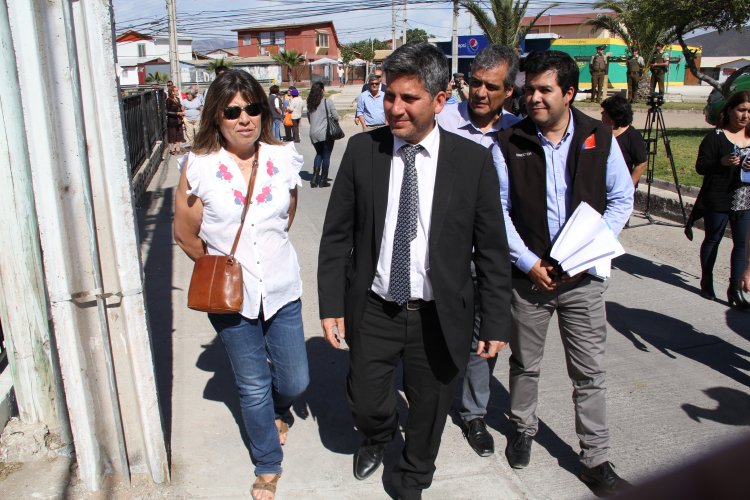 GOBIERNO REFUERZA SU COMPROMISO POR MEJORAR LA CALIDAD DE LA VIVIENDA EN VISITA A BENEFICIADOS CON SUBSIDIO PARA “CASAS POLILLA”