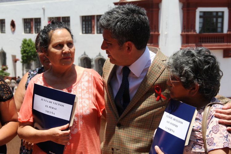 INTENDENTE IBÁÑEZ ENTREGA FONDO SOCIAL PRESIDENTA DE LA REPÚBLICA