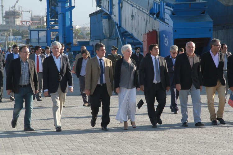 PUERTO DE COQUIMBO CUMPLE CON SU RECONSTRUCCIÓN E INICIA TEMPORADA DE LA FRUTA EN LA REGIÓN