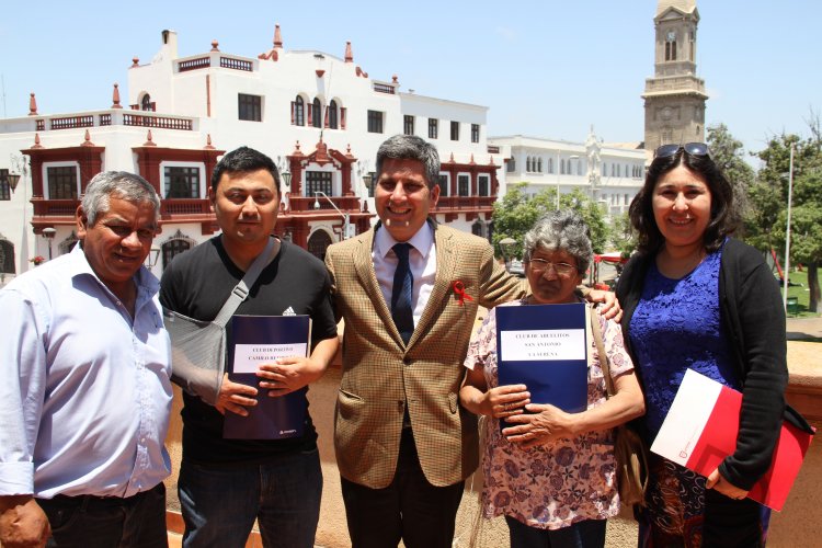 INTENDENTE IBÁÑEZ ENTREGA FONDO SOCIAL PRESIDENTA DE LA REPÚBLICA