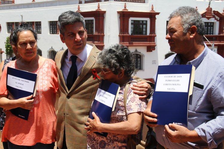 INTENDENTE IBÁÑEZ ENTREGA FONDO SOCIAL PRESIDENTA DE LA REPÚBLICA