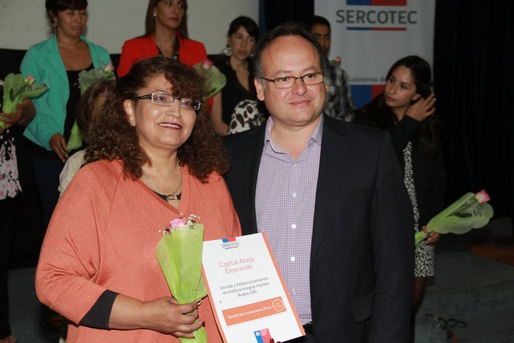 ENTREGAN MÁS DE $905 MILLONES PARA APOYAR A EMPRENDEDORES Y MICROEMPRESARIOS DE LA REGIÓN