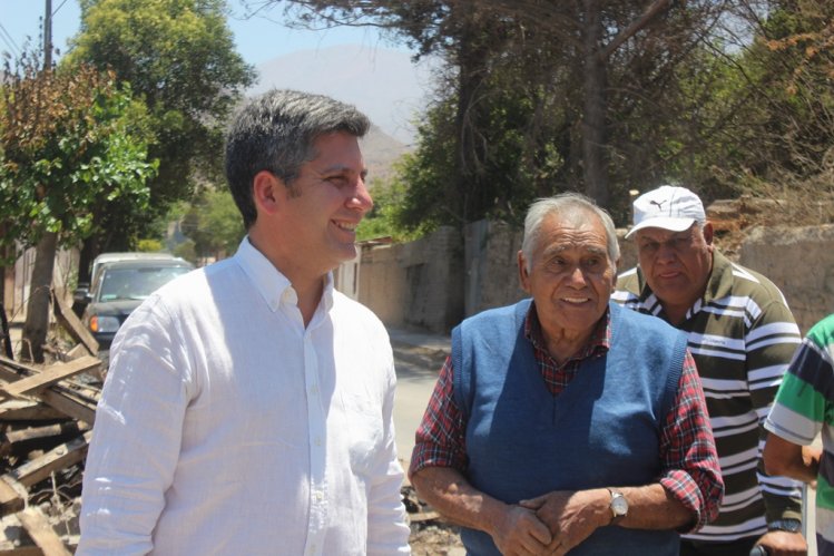 INTENDENTE REALIZA SIGNIFICATIVO APORTE A AFECTADOS POR GRAVE INCENDIO DE VICUÑA