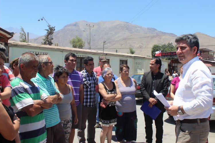 INTENDENTE REALIZA SIGNIFICATIVO APORTE A AFECTADOS POR GRAVE INCENDIO DE VICUÑA