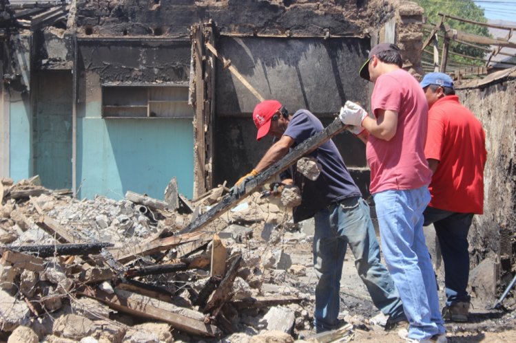 INTENDENTE REALIZA SIGNIFICATIVO APORTE A AFECTADOS POR GRAVE INCENDIO DE VICUÑA