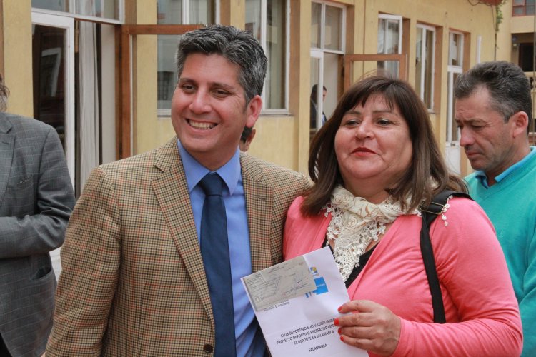 GOBIERNO REGIONAL ENTREGA FONDOS CONCURSABLES PARA INCENTIVAR ACTIVIDADES DEPORTIVAS DE VERANO