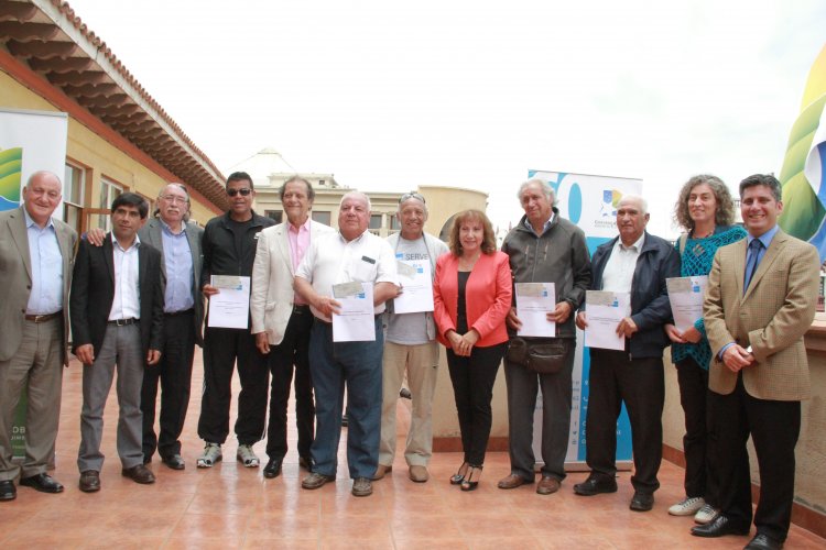 GOBIERNO REGIONAL ENTREGA FONDOS CONCURSABLES PARA INCENTIVAR ACTIVIDADES DEPORTIVAS DE VERANO