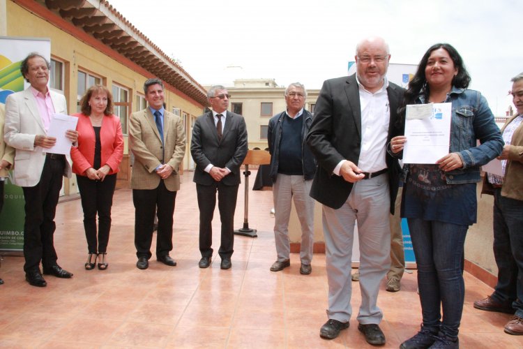 GOBIERNO REGIONAL ENTREGA FONDOS CONCURSABLES PARA INCENTIVAR ACTIVIDADES DEPORTIVAS DE VERANO