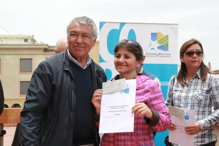 GOBIERNO REGIONAL ENTREGA FONDOS CONCURSABLES PARA INCENTIVAR ACTIVIDADES DEPORTIVAS DE VERANO