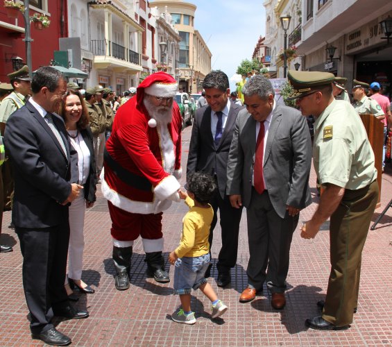 GOBIERNO Y POLICÍAS INICIAN PLAN PARA TENER UNA NAVIDAD SEGURA
