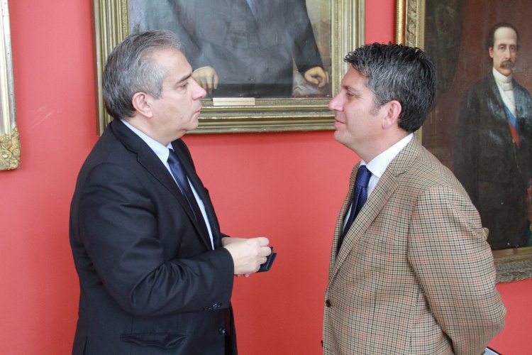 INTENDENTE IBÁÑEZ Y AGREGADO COMERCIAL DE CHILE EN COREA ANALIZAN ATRACCIÓN DE INVERSIONES Y LOCACIONES FÍLMICAS