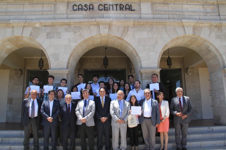 RECONOCEN ESFUERZO DE ESTUDIANTES PARA ALCANZAR PUNTAJES NACIONALES EN PSU