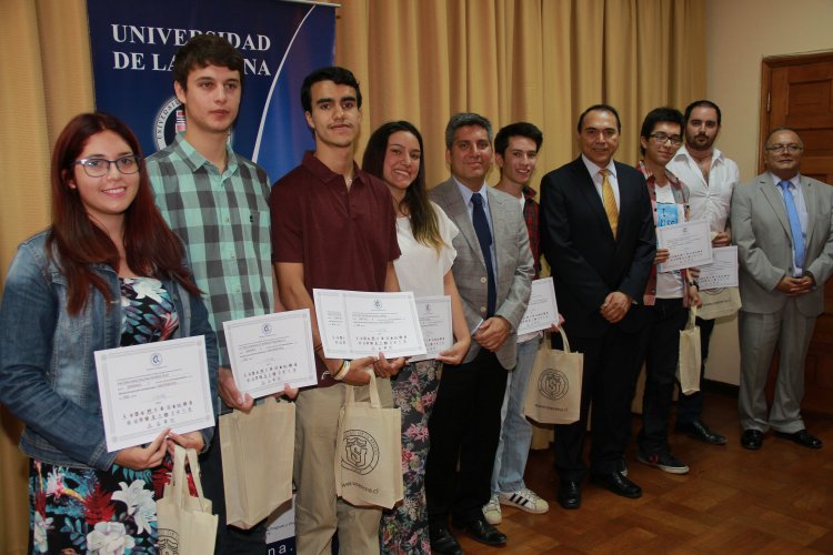 RECONOCEN ESFUERZO DE ESTUDIANTES PARA ALCANZAR PUNTAJES NACIONALES EN PSU