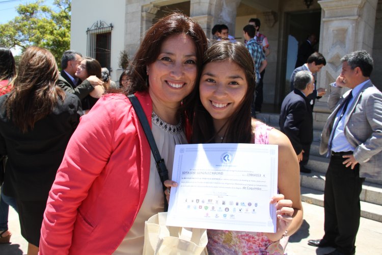 RECONOCEN ESFUERZO DE ESTUDIANTES PARA ALCANZAR PUNTAJES NACIONALES EN PSU
