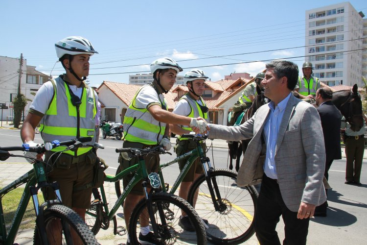 INTENDENTE IBÁÑEZ RECIBE A DOTACIÓN DE CARABINEROS QUE REFORZARÁ SEGURIDAD DURANTE EL VERANO 2017