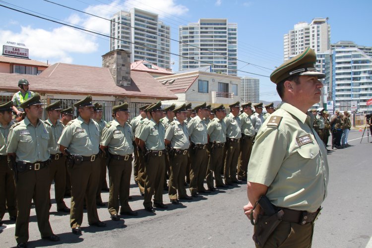 INTENDENTE IBÁÑEZ RECIBE A DOTACIÓN DE CARABINEROS QUE REFORZARÁ SEGURIDAD DURANTE EL VERANO 2017