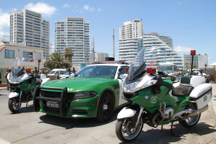 INTENDENTE IBÁÑEZ RECIBE A DOTACIÓN DE CARABINEROS QUE REFORZARÁ SEGURIDAD DURANTE EL VERANO 2017