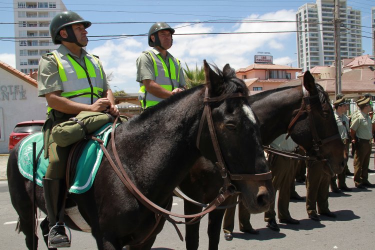 INTENDENTE IBÁÑEZ RECIBE A DOTACIÓN DE CARABINEROS QUE REFORZARÁ SEGURIDAD DURANTE EL VERANO 2017