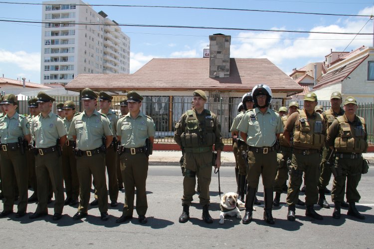 INTENDENTE IBÁÑEZ RECIBE A DOTACIÓN DE CARABINEROS QUE REFORZARÁ SEGURIDAD DURANTE EL VERANO 2017