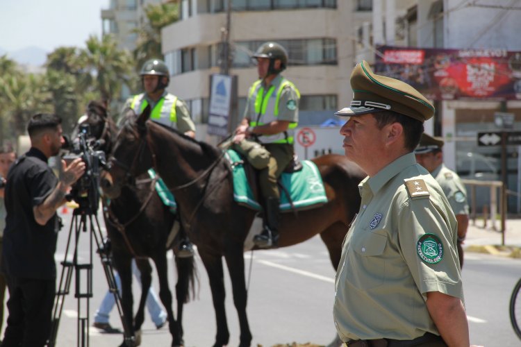 INTENDENTE IBÁÑEZ RECIBE A DOTACIÓN DE CARABINEROS QUE REFORZARÁ SEGURIDAD DURANTE EL VERANO 2017