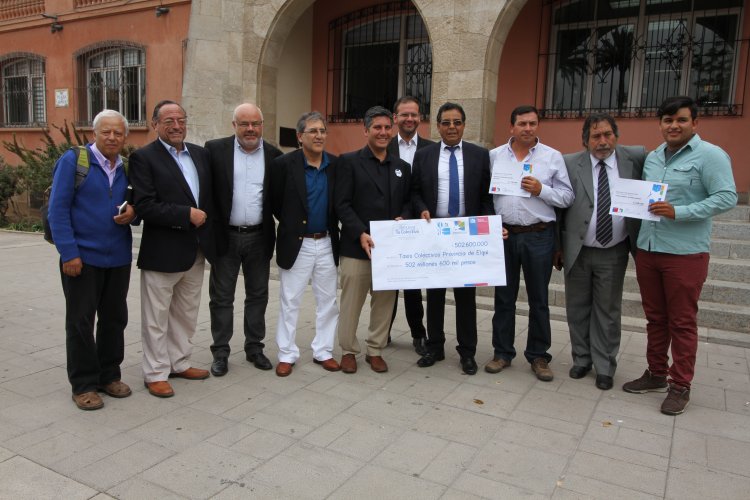 TRABAJADORES DE TAXICOLECTIVOS RECIBEN RECURSOS PARA MODERNIZAR SUS VEHÍCULOS