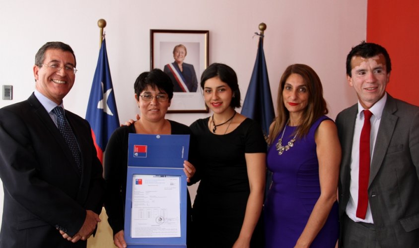 GOBIERNO ENTREGA SUBSIDIO ESPECIAL DE VIVIENDA A VECINA DE LA SERENA