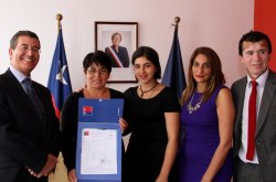 GOBIERNO ENTREGA SUBSIDIO ESPECIAL DE VIVIENDA A VECINA DE LA SERENA