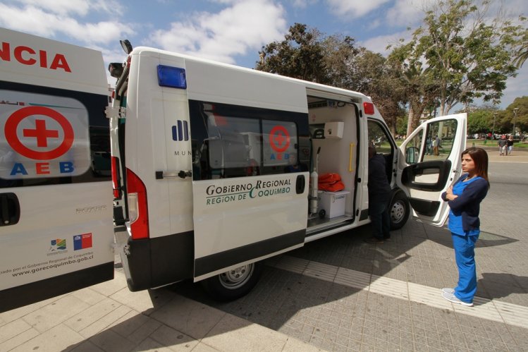 GOBIERNO REGIONAL ENTREGA NUEVAS AMBULANCIAS PARA REFORZAR ATENCIÓN PRIMARIA EN 5 COMUNAS
