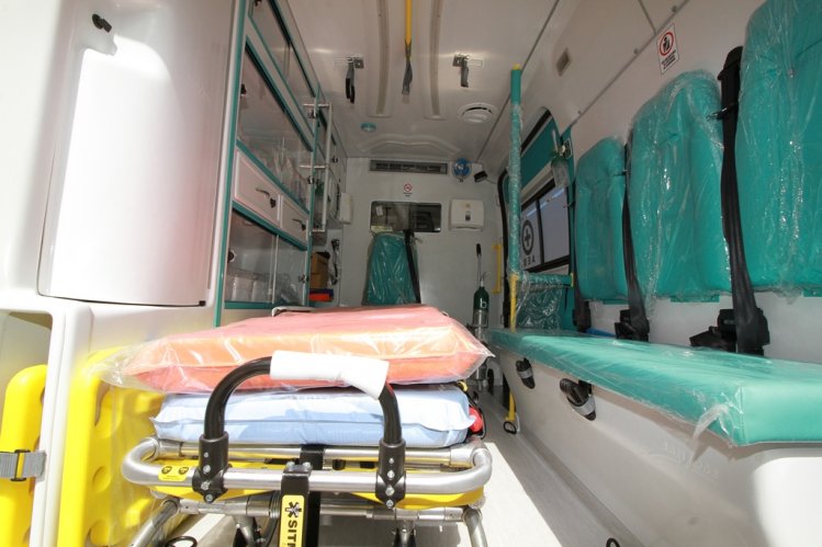GOBIERNO REGIONAL ENTREGA NUEVAS AMBULANCIAS PARA REFORZAR ATENCIÓN PRIMARIA EN 5 COMUNAS