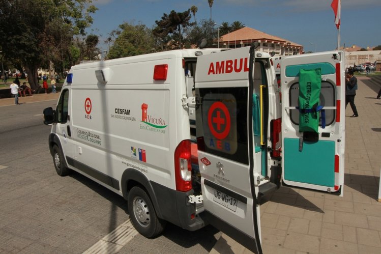 GOBIERNO REGIONAL ENTREGA NUEVAS AMBULANCIAS PARA REFORZAR ATENCIÓN PRIMARIA EN 5 COMUNAS