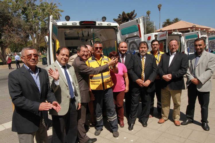 GOBIERNO REGIONAL ENTREGA NUEVAS AMBULANCIAS PARA REFORZAR ATENCIÓN PRIMARIA EN 5 COMUNAS