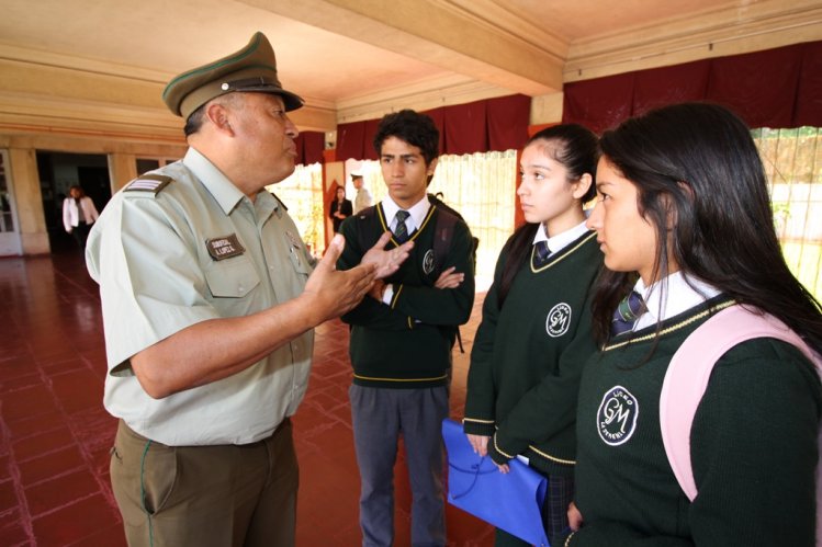 GOBIERNO, COLEGIOS Y POLICÍAS PROMUEVEN AUTOCUIDADO ENTRE LOS ESCOLARES