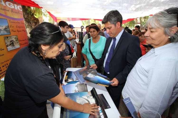 CON UNA SERIE DE CHARLAS VICUÑA LANZA SU PRIMERA FERIA ASTRONÓMICA EN LA PLAZA GABRIELA MISTRAL
