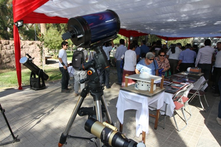 CON UNA SERIE DE CHARLAS VICUÑA LANZA SU PRIMERA FERIA ASTRONÓMICA EN LA PLAZA GABRIELA MISTRAL