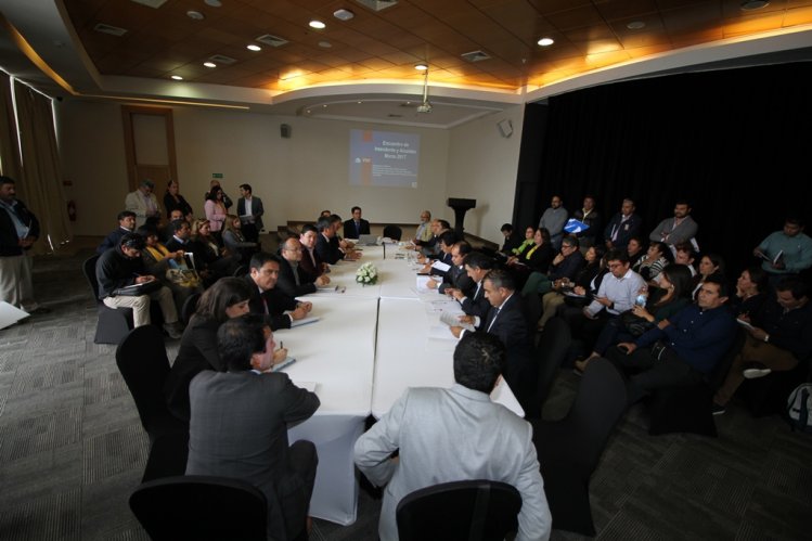 INTENDENTE IBÁÑEZ Y ALCALDES ABORDAN AVANCES DE LA RECONSTRUCCIÓN Y MEDIDAS CONTRA LA ESCASEZ HÍDRICA