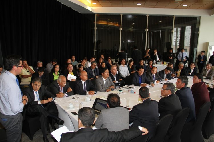 INTENDENTE IBÁÑEZ Y ALCALDES ABORDAN AVANCES DE LA RECONSTRUCCIÓN Y MEDIDAS CONTRA LA ESCASEZ HÍDRICA