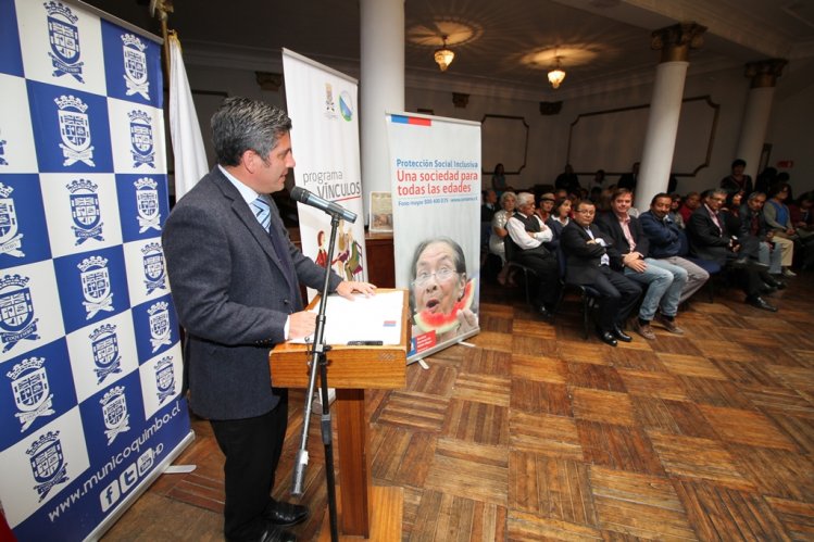 CON “GRAN MALÓN” ADULTOS MAYORES DE COQUIMBO RECIBIERON A NUEVOS BENEFICIARIOS DEL PROGRAMA VÍNCULOS