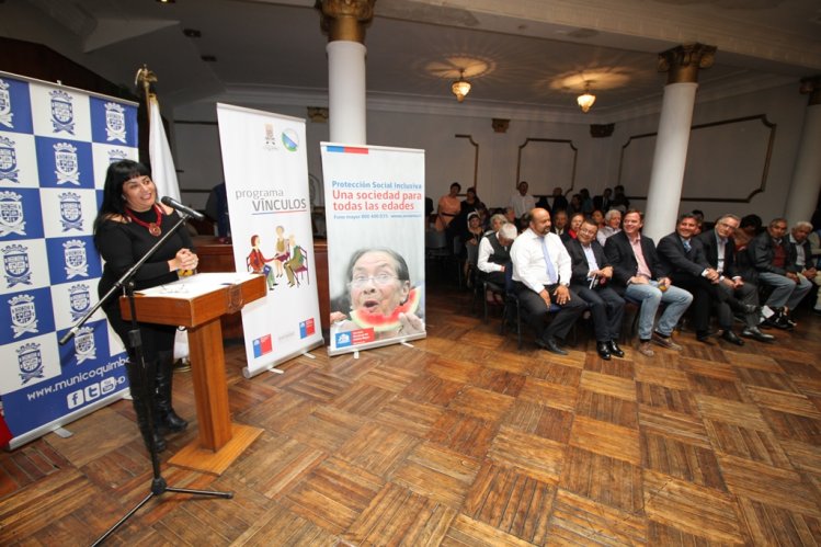 CON “GRAN MALÓN” ADULTOS MAYORES DE COQUIMBO RECIBIERON A NUEVOS BENEFICIARIOS DEL PROGRAMA VÍNCULOS