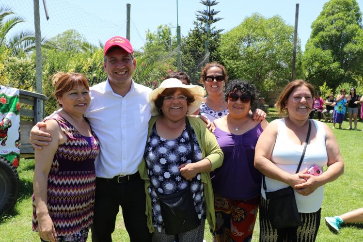 INTENDENTE IBÁÑEZ SALUDA A SINDICATO DE MANIPULADORAS DE ALIMENTOS DE LA SERENA Y VICUÑA