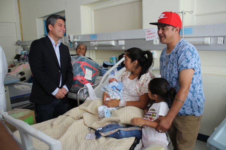 AUTORIDADES VISITAN A PRIMER NACIDO DE LA REGIÓN DE COQUIMBO DURANTE ESTE 2018