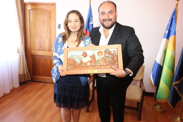 CONSEJO REGIONAL EN PLENO Y MUNICIPIOS ENTRE LOS SALUDOS PROTOCOLARES A LA INTENDENTA LUCÍA PINTO